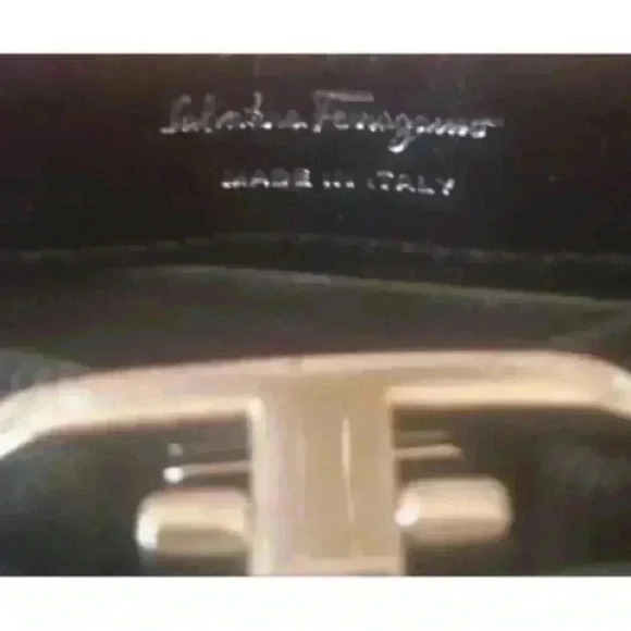 Salvatore Ferragamo
Vara Bow Chain Evening Bag Patent Small - Picture 6 of 8